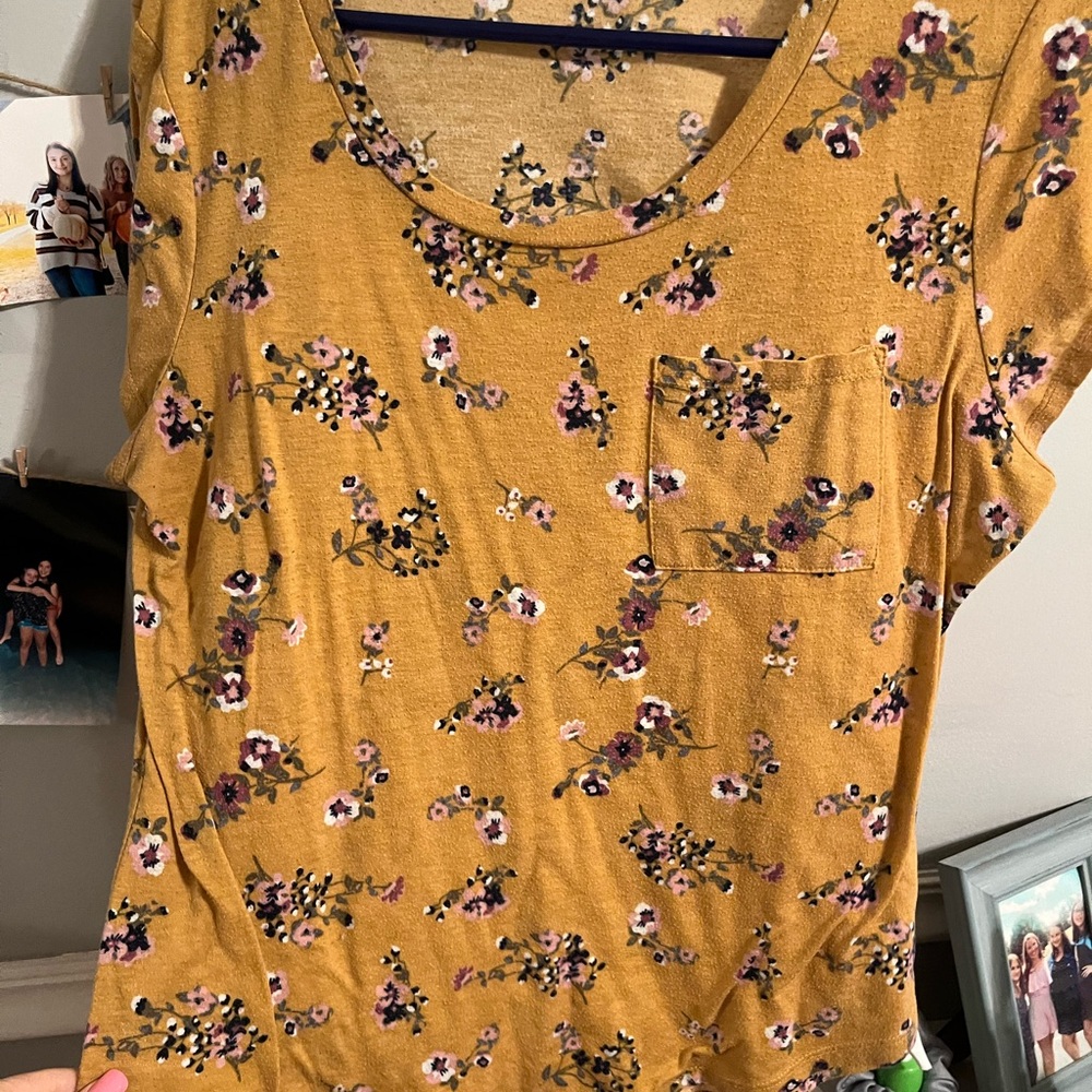 Light weight and comfy, floral top